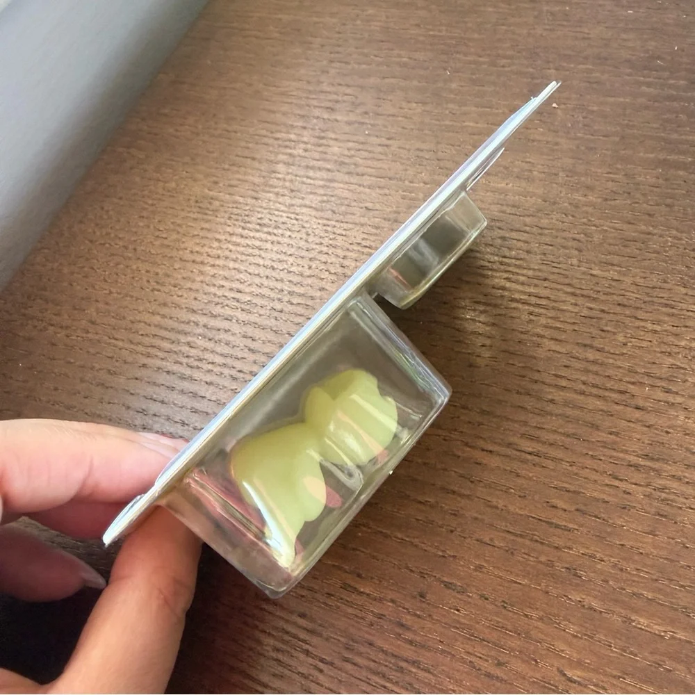 NEW Smiski Zipper Bite  ZipperBite - Hugging Knees Glow in the Dark - Picture 6 of 13